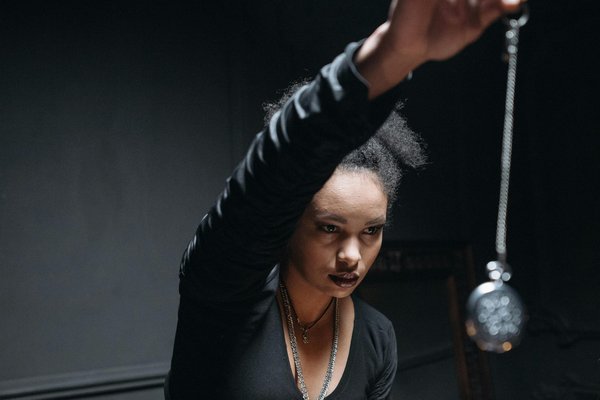 Comment maîtriser l'hypnose pour faciliter l'endormissement